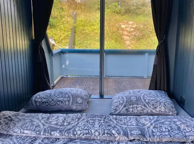 Houseboat - Place In *