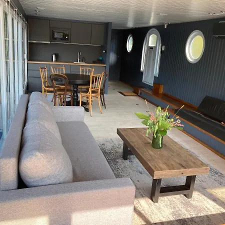 Houseboat - Place In * Prag