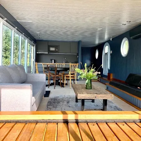 Πλωτό κατάλυμα Houseboat Anne - Riverside Terrace, Free Parking *