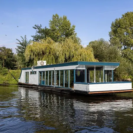 Houseboat - Place In Bådhotel Prag