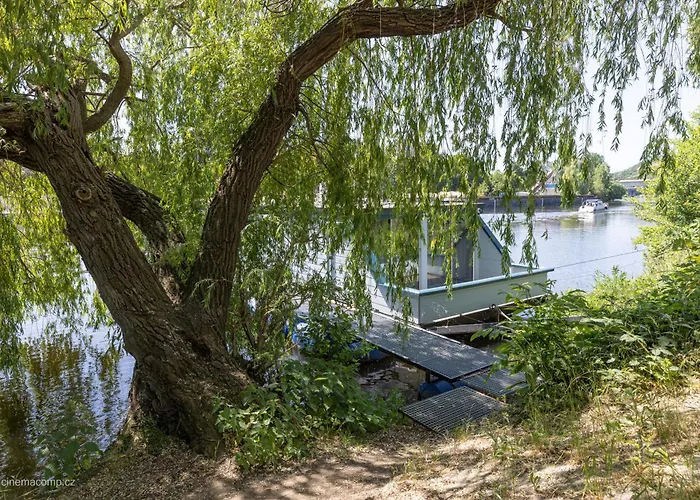 Houseboat - Place In Hotel en barco *