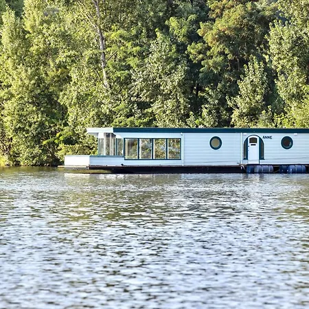 ספינת מלון Houseboat - Place In פראג