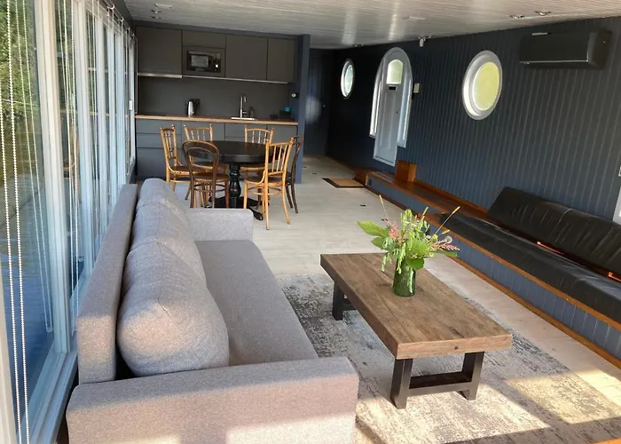 Houseboat - Place In * Praga