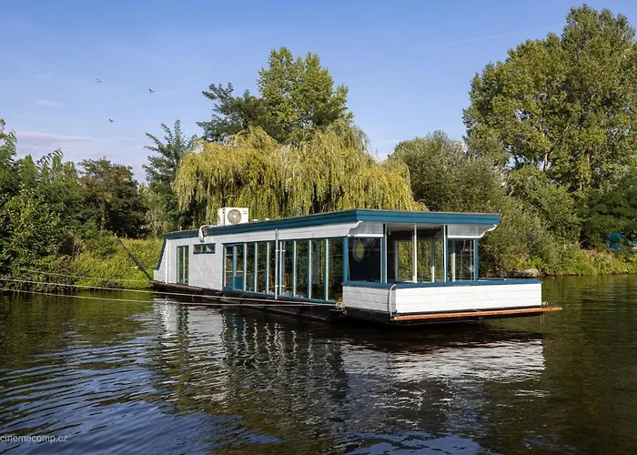 Houseboat - Place In Botel Prag