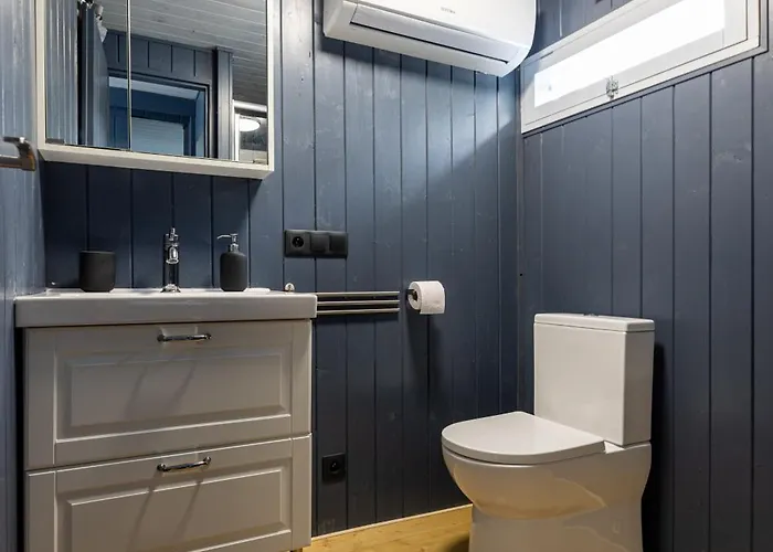 Houseboat - Place In